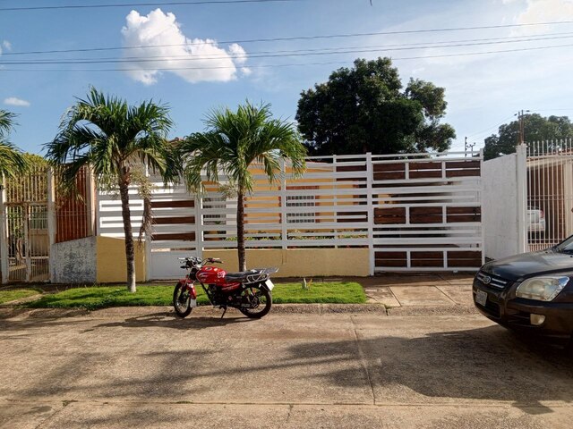 Casa en Conjunto residencial Cipreses. Anaco. Ref: 1576