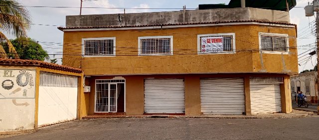Edificio con Locales y Apartamentos. Calle Colon. Anaco. Ref.: 1420 - Image 20