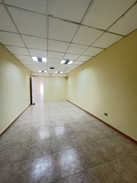 Local Av. Mérida frente a Plaza Bolívar. Ref 1594 - Image 2