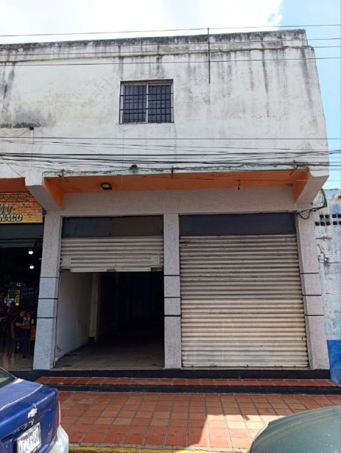 Local Comercial en Av. Bolívar entre Av. Miranda y calle Monagas. Anaco. Ref: 1481