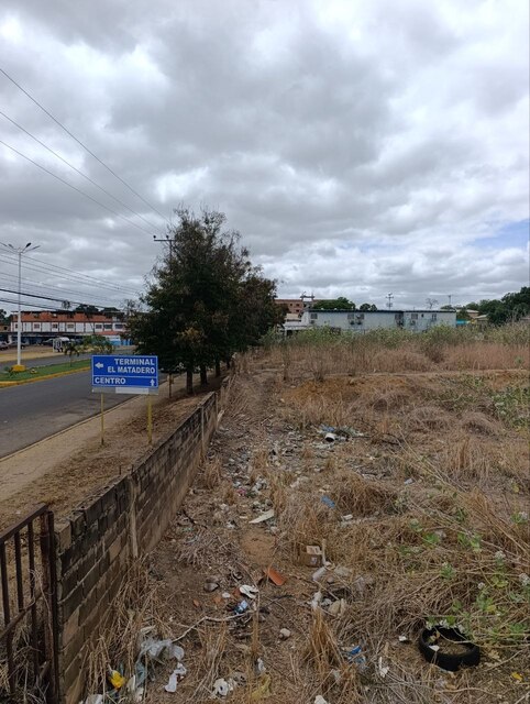 Terreno en Av. Miranda frente al Terminal de Pasajeros. Anaco. Ref: 1642 - Image 9