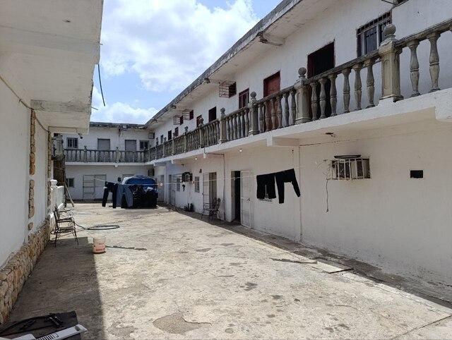 Casa con Residencias en calle Las Brisas. Sector El Chaparral. Anaco. Ref: 1644 - Image 4