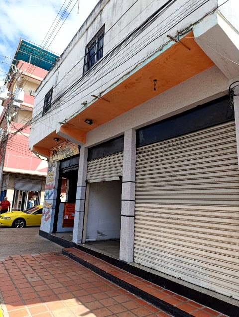 Local Comercial en Av. Bolívar entre Av. Miranda y calle Monagas. Anaco. Ref: 1481 - Image 6
