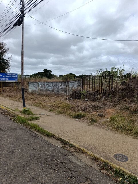Terreno en Av. Miranda frente al Terminal de Pasajeros. Anaco. Ref: 1642 - Image 10