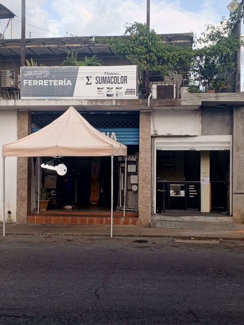 Local Comercial en calle Sucre a pocos metros de Pitzza Top. Anaco. Ref: 1608