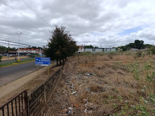 Terreno en Av. Miranda frente al Terminal de Pasajeros. Anaco. Ref: 1642 - Image 12