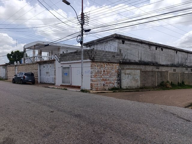 Casa con Residencias en calle Las Brisas. Sector El Chaparral. Anaco. Ref: 1644 - Image 6