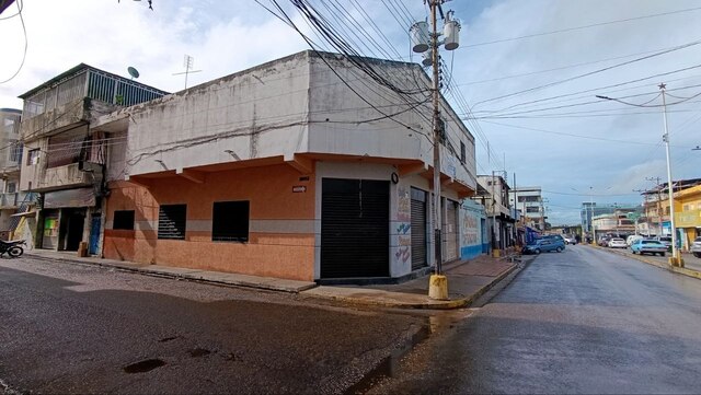 Edificio Comercial y Residencial en Av. Bolívar con calle Monagas. Anaco. Ref: 1665 - Image 7