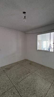 Apartamento de uso comercial en calle 24 de Julio con calle Sucre. Anaco. Ref: 1687 - Image 2