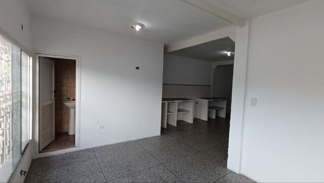 Apartamento de uso comercial en calle 24 de Julio con calle Sucre. Anaco. Ref: 1687 - Image 8