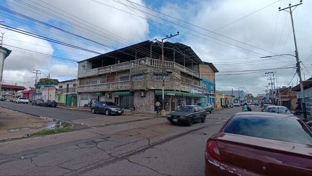 Local Comercial en calle 24 de Julio con calle Sucre. Anaco. Ref: 1688 - Image 9