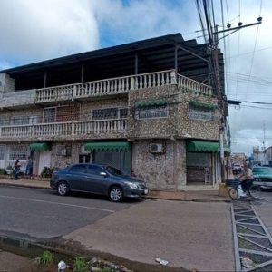 Local Comercial en calle 24 de Julio con calle Sucre. Anaco. Ref: 1688