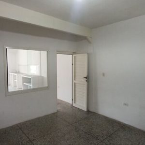 Apartamento de uso comercial en calle 24 de Julio con calle Sucre. Anaco. Ref: 1687