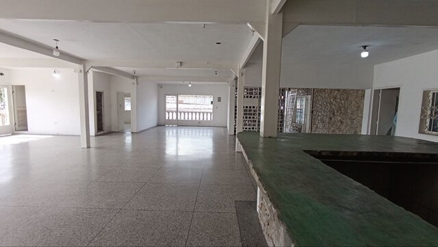 Local Comercial en calle 24 de Julio con calle Sucre. Anaco. Ref: 1688 - Image 12