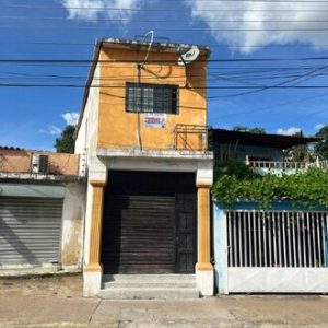 Local comercial de 2 plantas en Av. Mérida a 50 m del Ateneo. Anaco. Ref: 1700