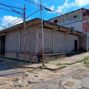 Inmueble en obra gris en calle Eulalia Buroz con calle Rómulo Gallego. Anaco. Ref: 1706